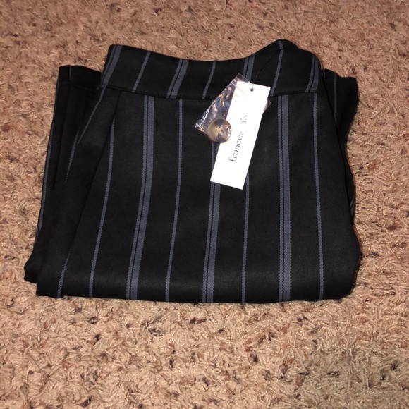 NWT beautiful button skirt - Picture 8 of 8